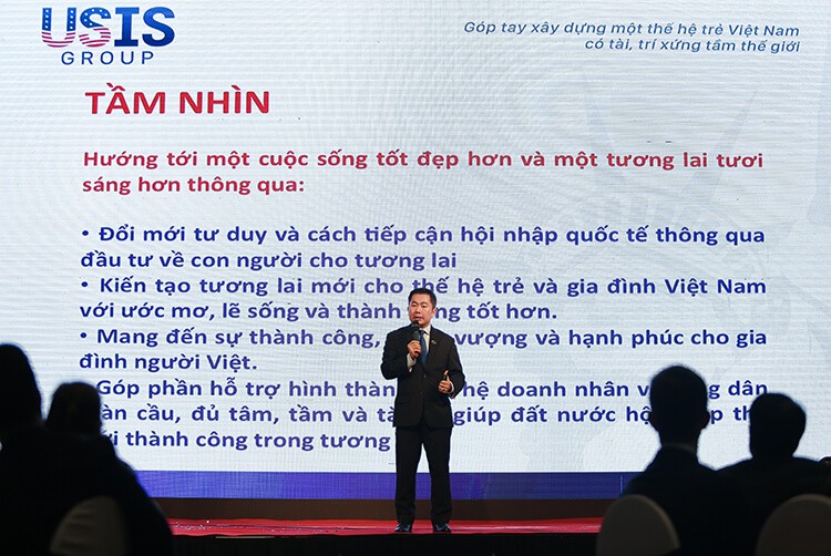 Mr. Chris Loc Dao (Chairman of  USIS Group Board of Directors) introduced about the USIS Group and USIS Consulting Company - Developing potential successfully in the US
